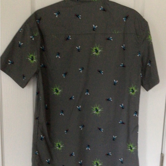 Mens gray  short sleeve button down in a size S. - Picture 2 of 4